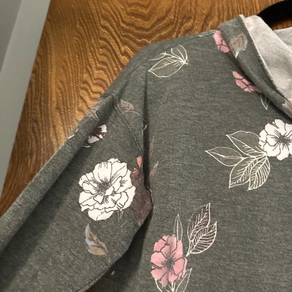 Maurice’s Green Floral Cowl Neck Sweatshirt - Picture 5 of 9